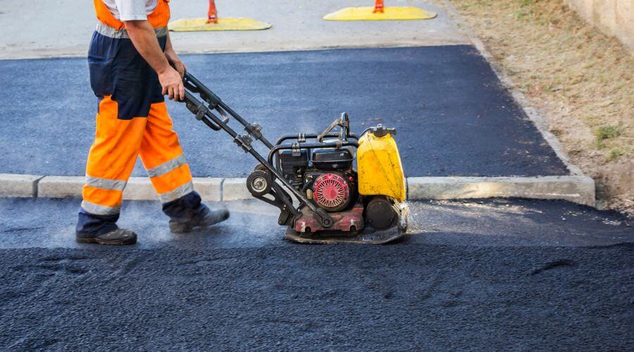 Professional gutter cleaning in Tipton, CA